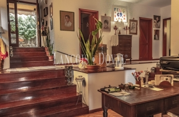 Esporles. Mallorca. Chalet en venta con piscina y amplio jardín. 