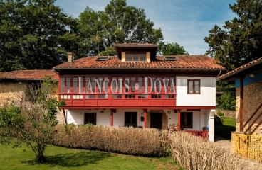 Casa rural tradicional en venta. Vistas Picos, Asturias propiedades singulares