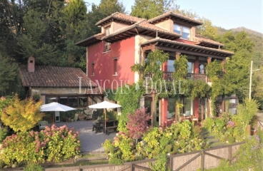 Cangas de Onís. Singular casa en venta con vistas a los Picos de Europa.