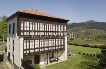 Asturias. Casa de Indianos en venta. Coviella. Concejo de Cangas de Onís