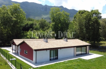  Llanes. La Pereda. Exclusivo Chalet de diseño en venta con vistas a la montaña.