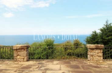 Llanes. Buelna. Asturias. Exclusiva Casa en venta con vistas panorámicas al mar.