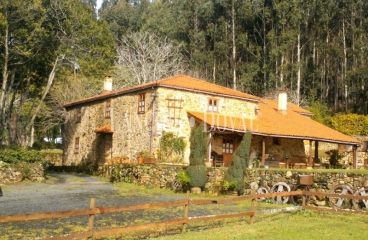 Cariño. Hospedería hotel casa rural en venta. Valle Landoy. A Coruña.