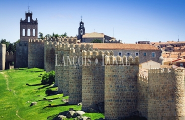 Ávila. Casa señorial en venta. Centro urbano. Cerca murallas.