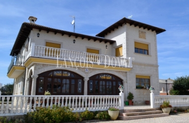 Casa señorial de estilo colonial en venta. Carrión de Los Condes. Palencia.