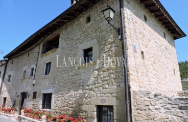 Vitoria. Armiñón. Antigua casa de piedra en venta. Estavillo. Álava.