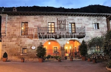 Cantabria. Casa palacio en venta actualmente hotel con encanto. Treceño.