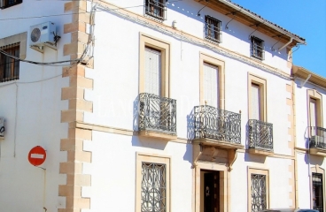 Jaén. Casa Palacio en venta. La Carolina. Posibilidad hotel con encanto.