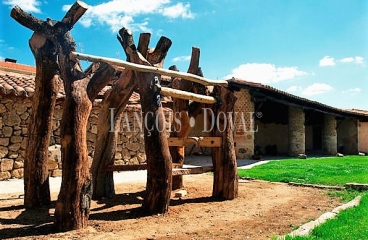 Museo y antigua casa de labranza en alquiler para rodajes y publicidad. Salamanca.