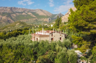 Jaén. Finca olivar en venta. Ideal eventos y hotel rural con encanto.