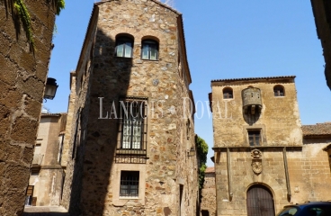 Cáceres. Casa señorial histórica en venta.