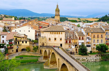 Puente La Reina. Navarra. Casa palacio en venta a rehabilitar ideal hostelería. Camino de Santiago