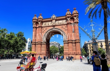 Barcelona. Eixample. Piso señorial en venta Zona Arco Triunfo.