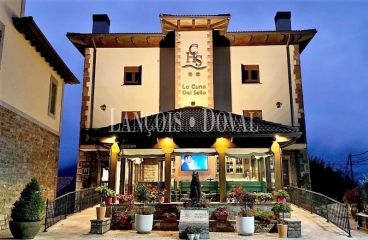 Picos de Europa. Hotel rural en venta. Nacimiento río Sella. León