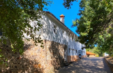 Cáceres. Albergue y campamento rural en venta. Las Villuercas