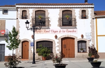 Huelva. Hostal Rural, cafetería y casa en venta. Arroyomolinos de León.