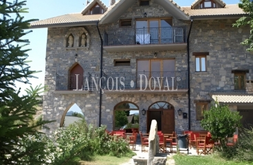 Pirineo de Huesca. Hotel rural en venta. Sabiñanigo. 