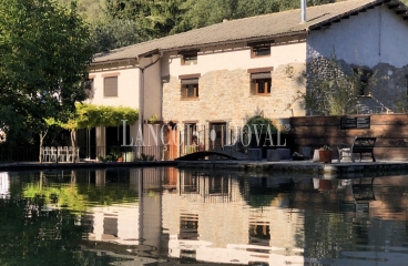 Casa rural en venta en el Prepirineo de Lleida: negocio activo en plena naturaleza
