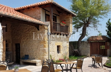 Cantabria. Miengo. Una singular casa rural en venta en el Camino del Norte