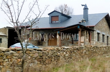 Casa rústica con encanto en venta. Sagallos de la Carballeda. Sierra de la Culebra