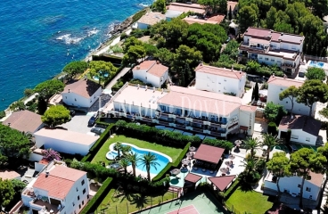 Costa Brava. Inversión Turística en Venta en Primera Línea de Mar