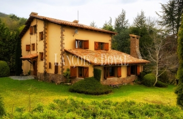 Chalet de montaña en venta en el Ripollès: una propiedad singular con espectaculares vistas y máxima privacidad