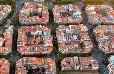 Barcelona Eixample. Oportunidad. Entresuelo con terraza en venta
