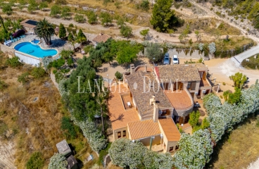 Relleu. Alicante. Finca en venta ideal hotel boutique.