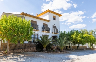 Jaén. Hacienda en venta con complejo turístico y eventos. Sierra de Cazorla.