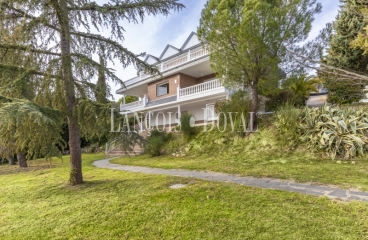 Madrid. Las Rozas. Exclusivo chalet en venta con vistas panorámicas.