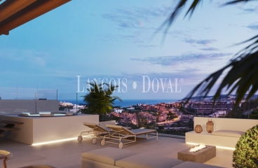 Estepona. Promoción de Villas en venta con vistas al mar cerca de Campo de Golf