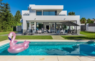 Benahavís. Atalaya. Villa moderna en venta entre Marbella y Estepona.