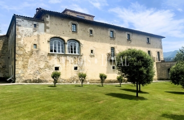 Vidrà. Girona. Singular Masía señorial en venta. Ideal eventos y hotel con encanto.