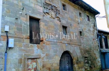 Palencia. Propiedad en venta con dos edificios singulares. Aguilar de Campoo