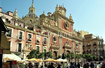 Sevilla. Edificio singular en venta. Apartamentos turísticos. Casco histórico.