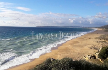 Hotel con encanto en venta. Cádiz. Tarifa proyecto turístico. 