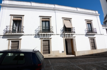 Casa señorial centenaria en venta. Badajoz. Jerez de Los Caballeros.